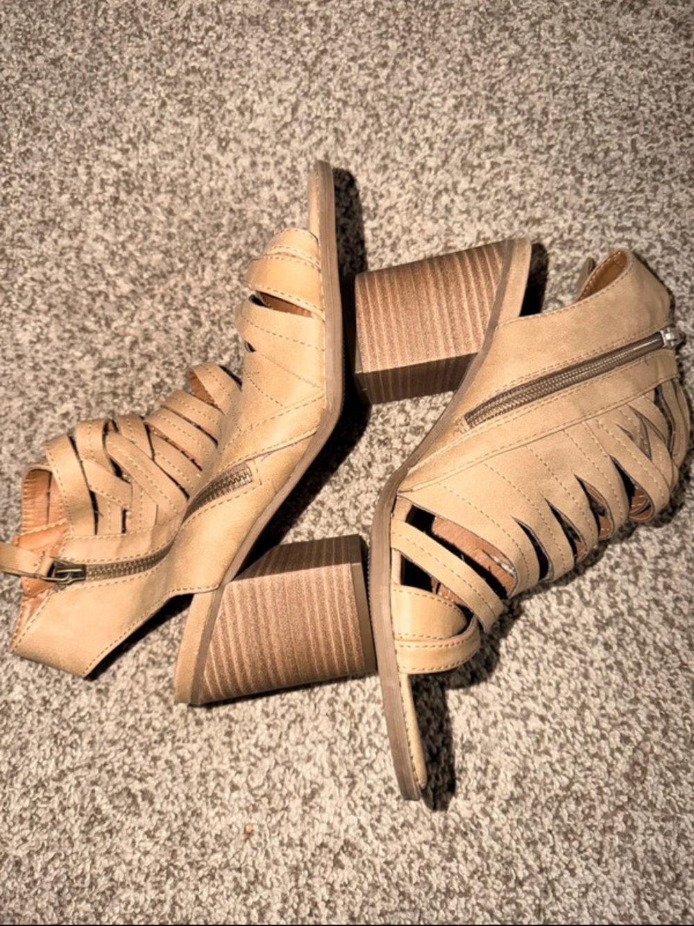 Universal Thread Elda Strappy Block Heel Sandals Taupe Size 7.5